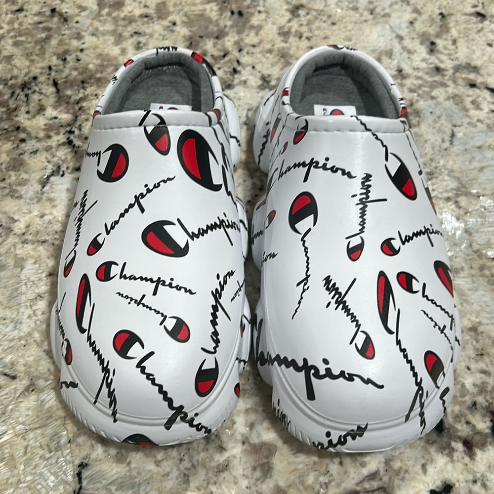 Champion Men Super Meloso Warped slides. White and black print.Brand new